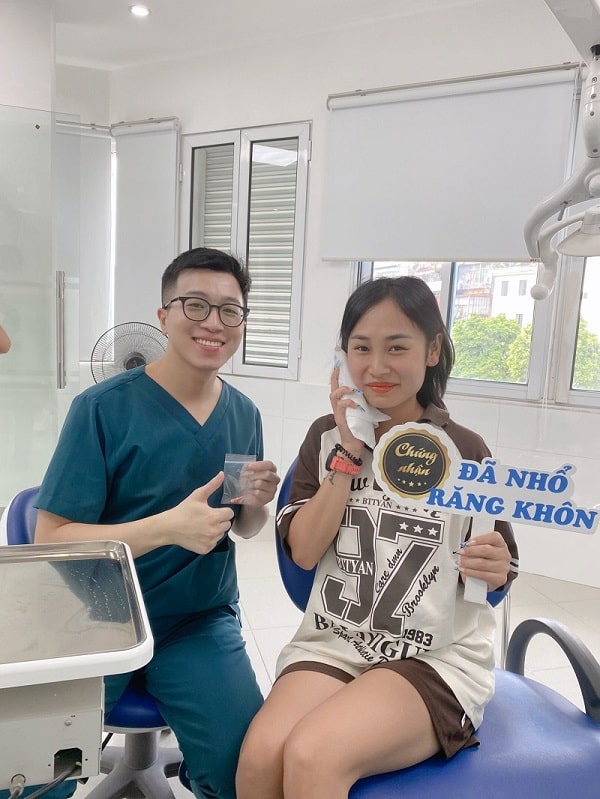 Bác sĩ Hanseoul nhổ răng cho bệnh nhân