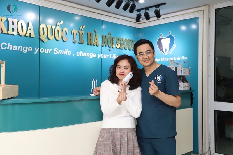 Bác sĩ Hanseoul chụp ảnh cùng bệnh nhân