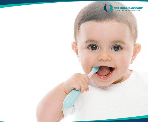 vệ sinh răng miệng cho bé trong thời gian bé mọc răng 