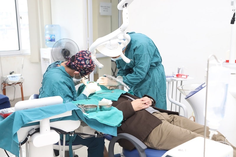 Bác sĩ Hà tại nha khoa Hanseoul cơ sở 1 review trồng răng implant