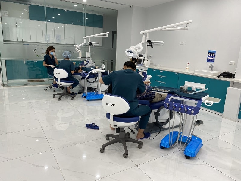 Lấy cao răng cho bệnh nhân tại nha khoa Hansoeul Lấy cao răng cho bệnh nhân tại nha khoa Hansoeul